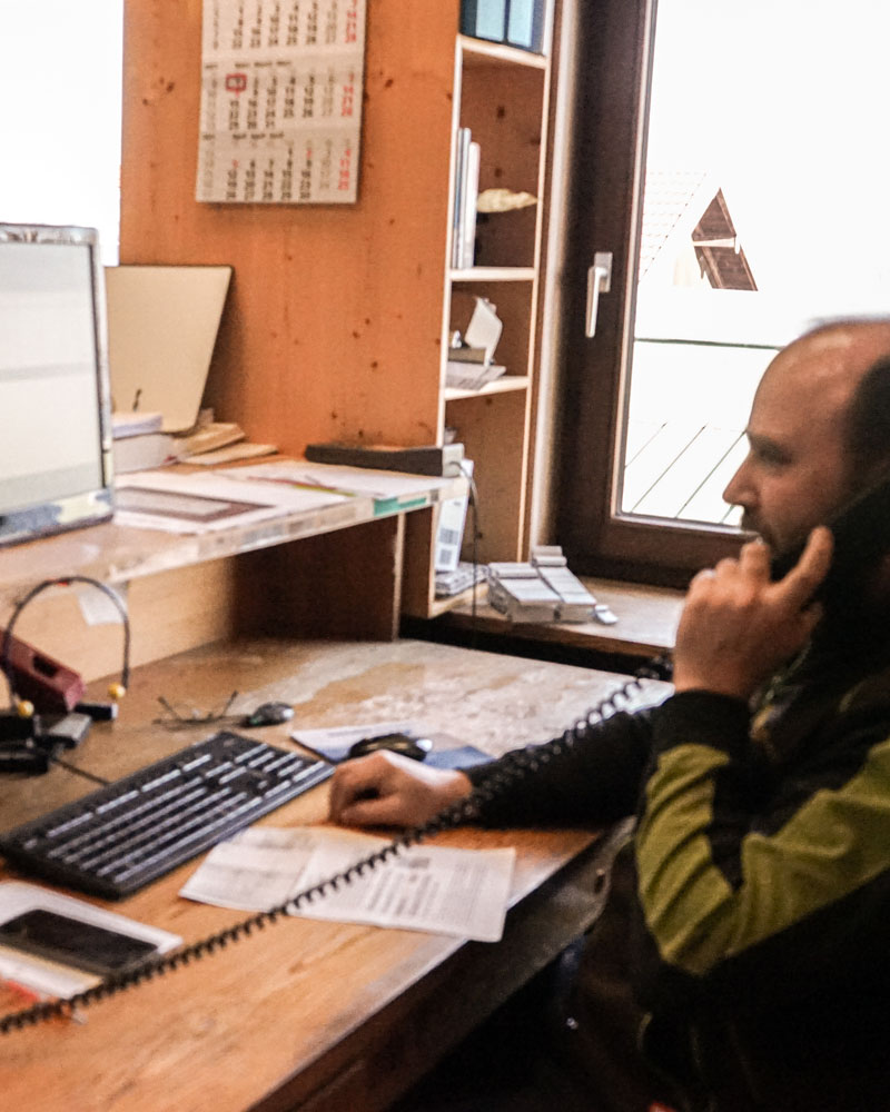 Mitarbeiter am Telefon für Kundendienst