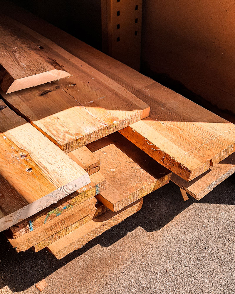 Holzbretter aus regionaler Forstwirtschaft